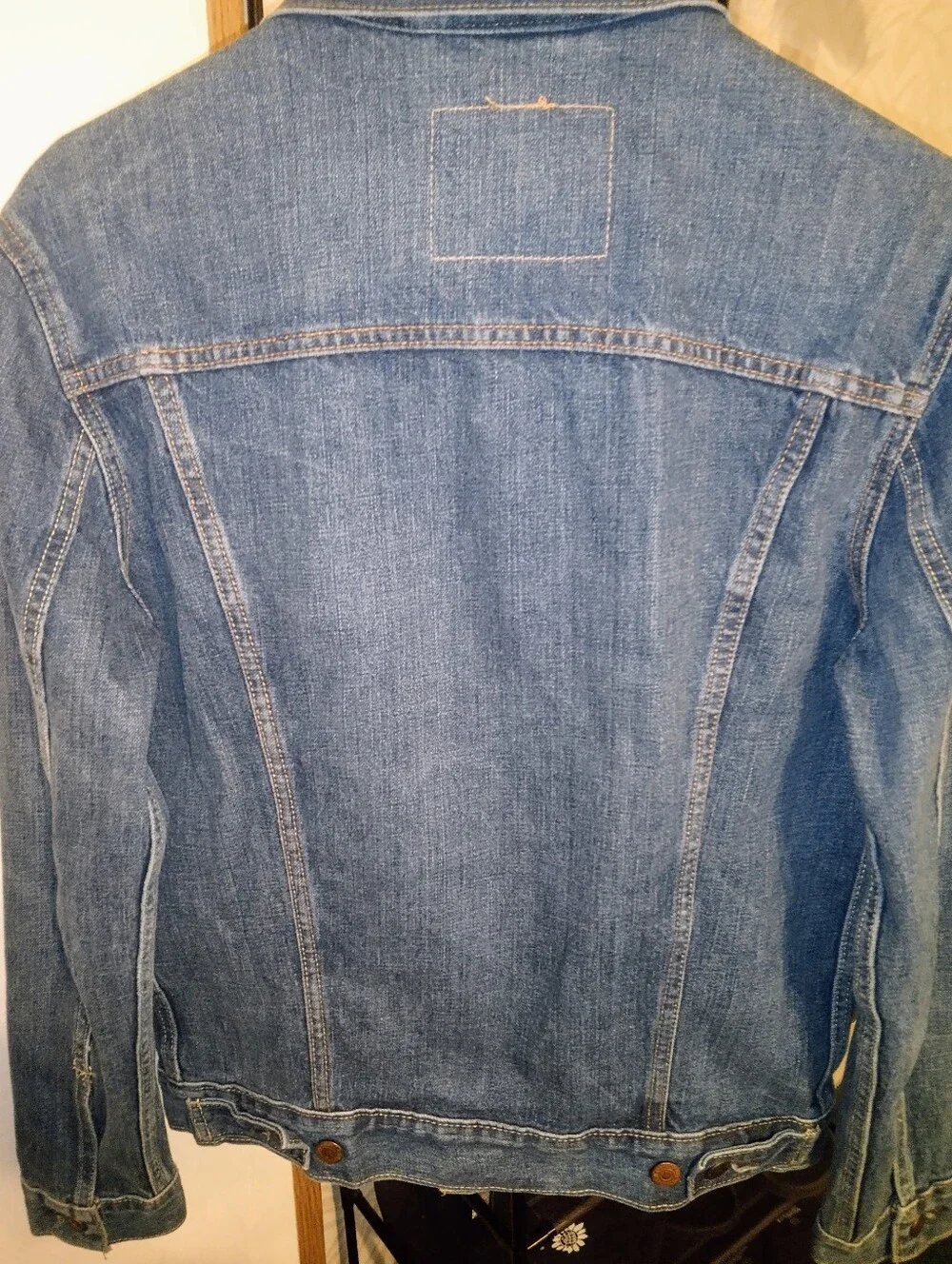 SOLD💥Like New Levi's Blue Denim Trucker Jacket Size Small - Picture 4 of 4